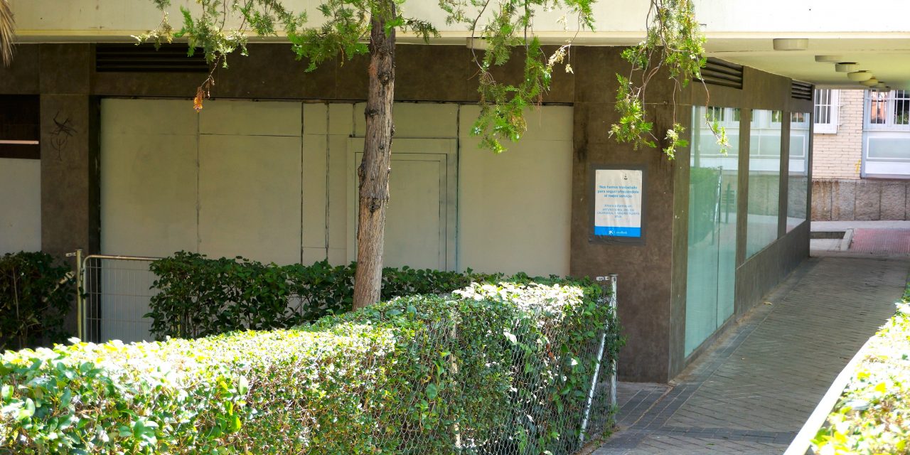 Manoteras se queda sin sus dos oficinas bancarias