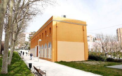 Pintada del nuevo mural de la biblioteca Huerta de la Salud de Hortaleza