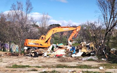 El Ayuntamiento derriba las chabolas de Huerta de Mena