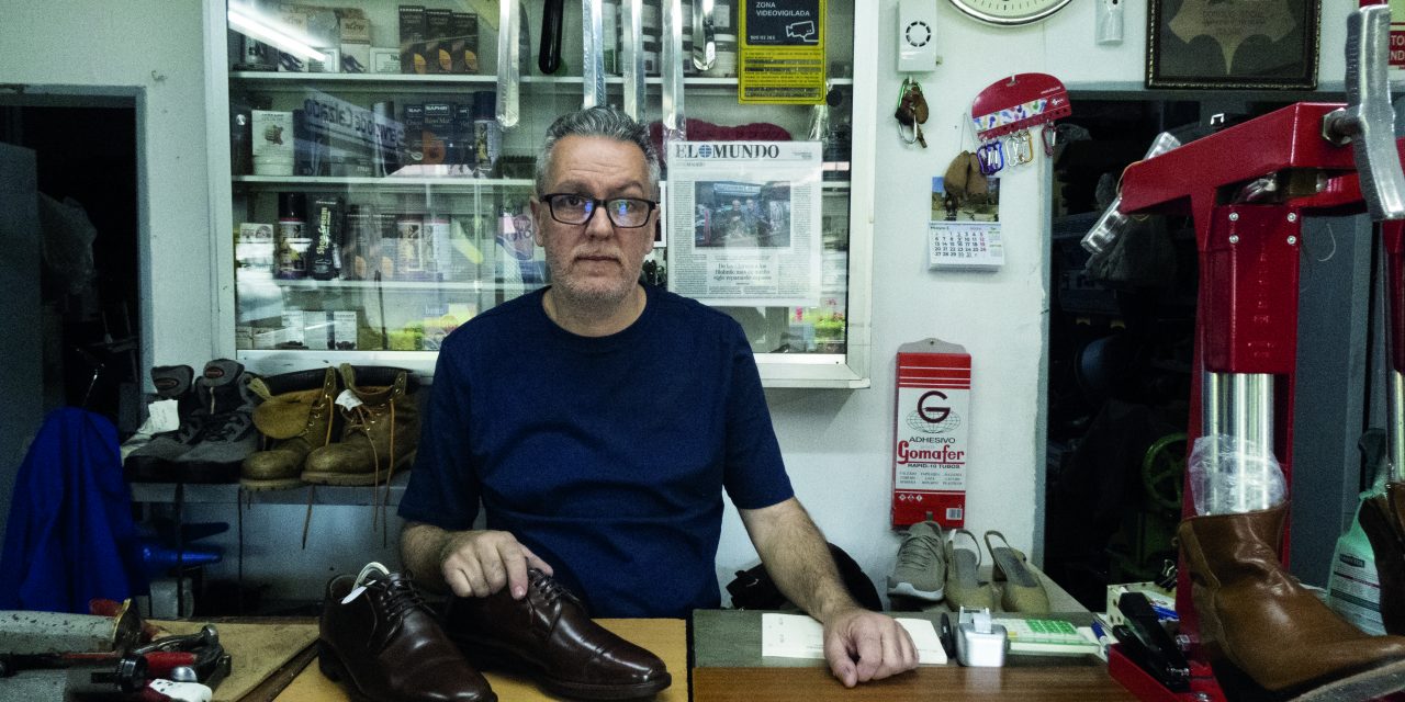 Taller de Bautista, más de medio siglo reparando calzado
