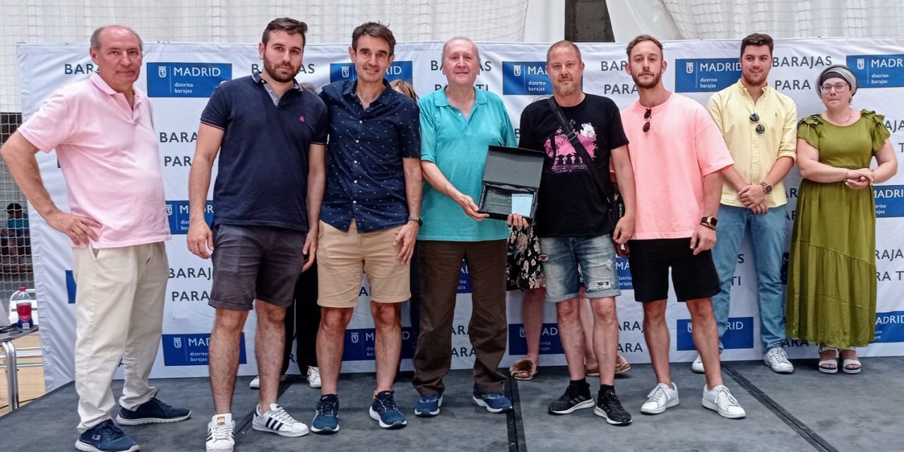 El equipo de fútbol sala Huerta de la Salud, homenajeado en Barajas