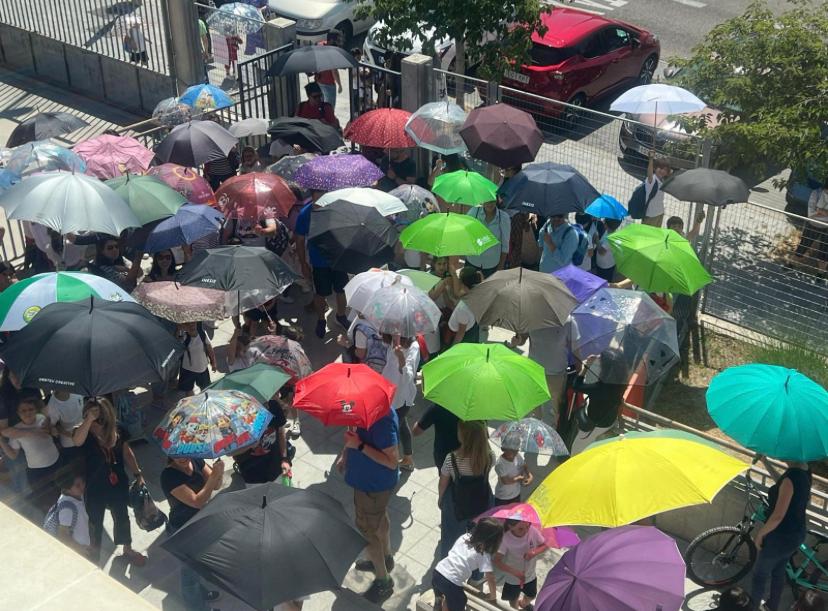 Paraguas al sol Adolfo Suarez