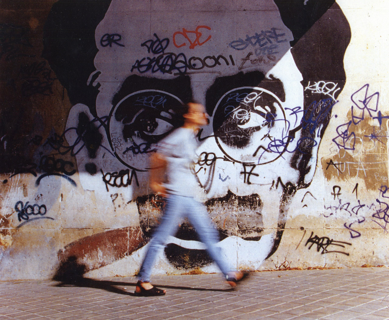 Foto3 Mural de Groucho Marx antes de derribarse el cine