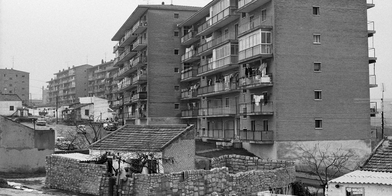 Un tiempo en blanco y negro en los barrios de Javier Campano