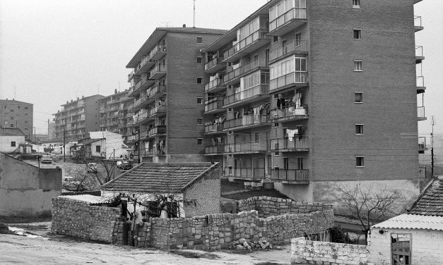 Un tiempo en blanco y negro en los barrios de Javier Campano