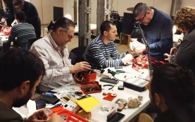 Repair café y pinchada de vinilos en Danos Tiempo