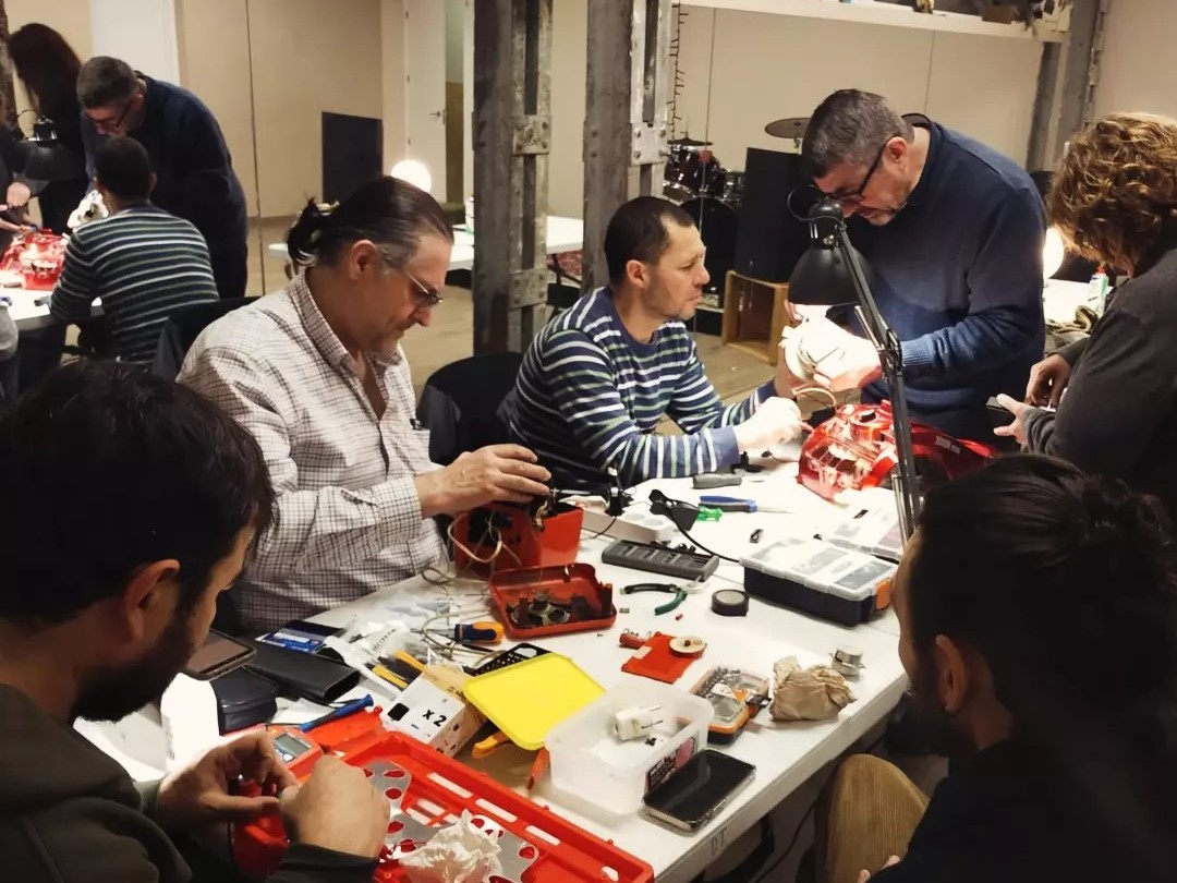 Repair café y pinchada de vinilos