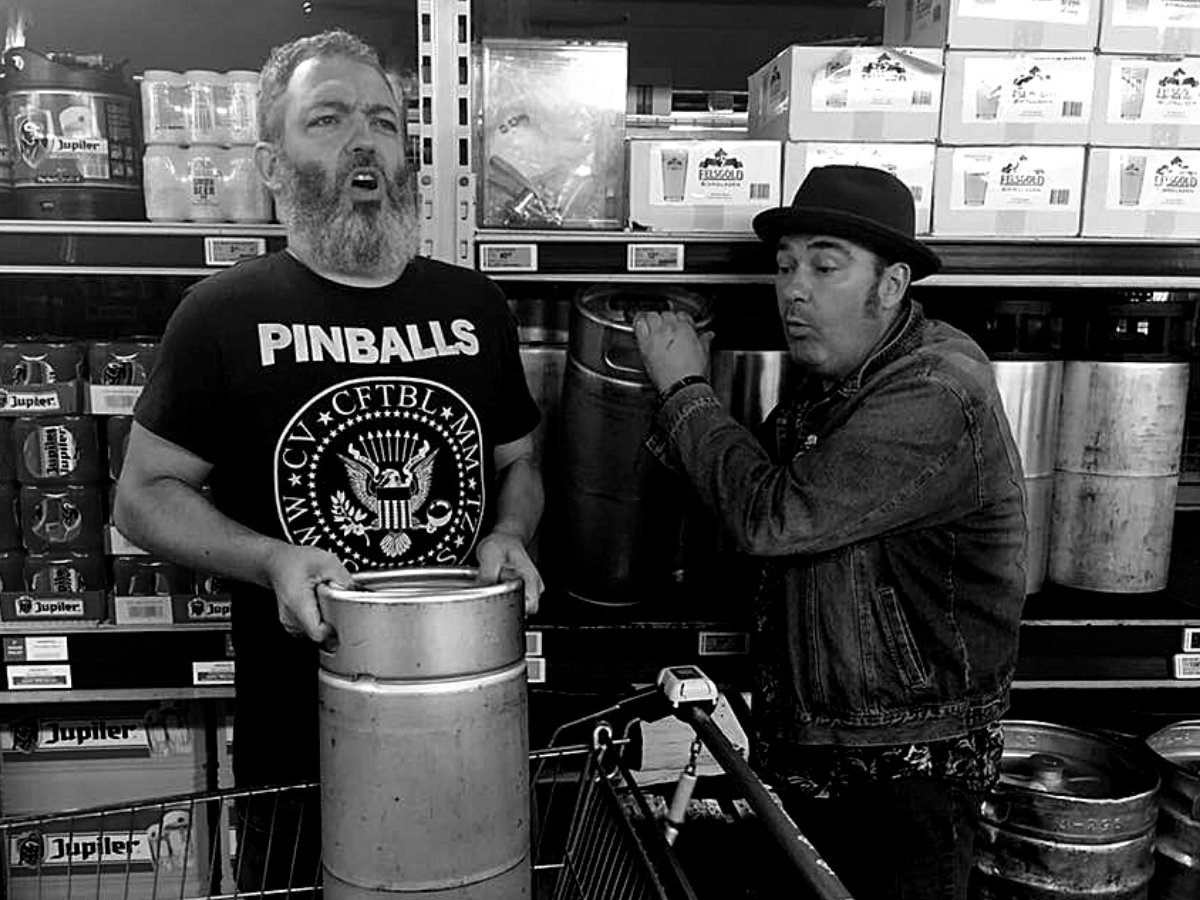 Capitán Entresijos y Tiburoneros