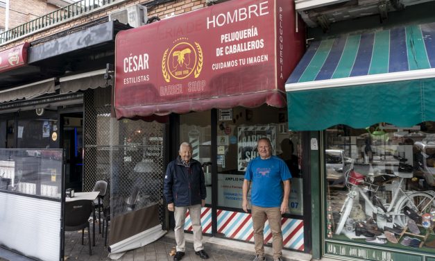 Peluquería César, más de siete décadas peinando en Canillas
