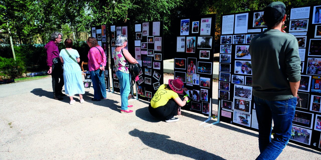 Continúa la exposición sobre los 50 años de la Cabalgata de Hortaleza