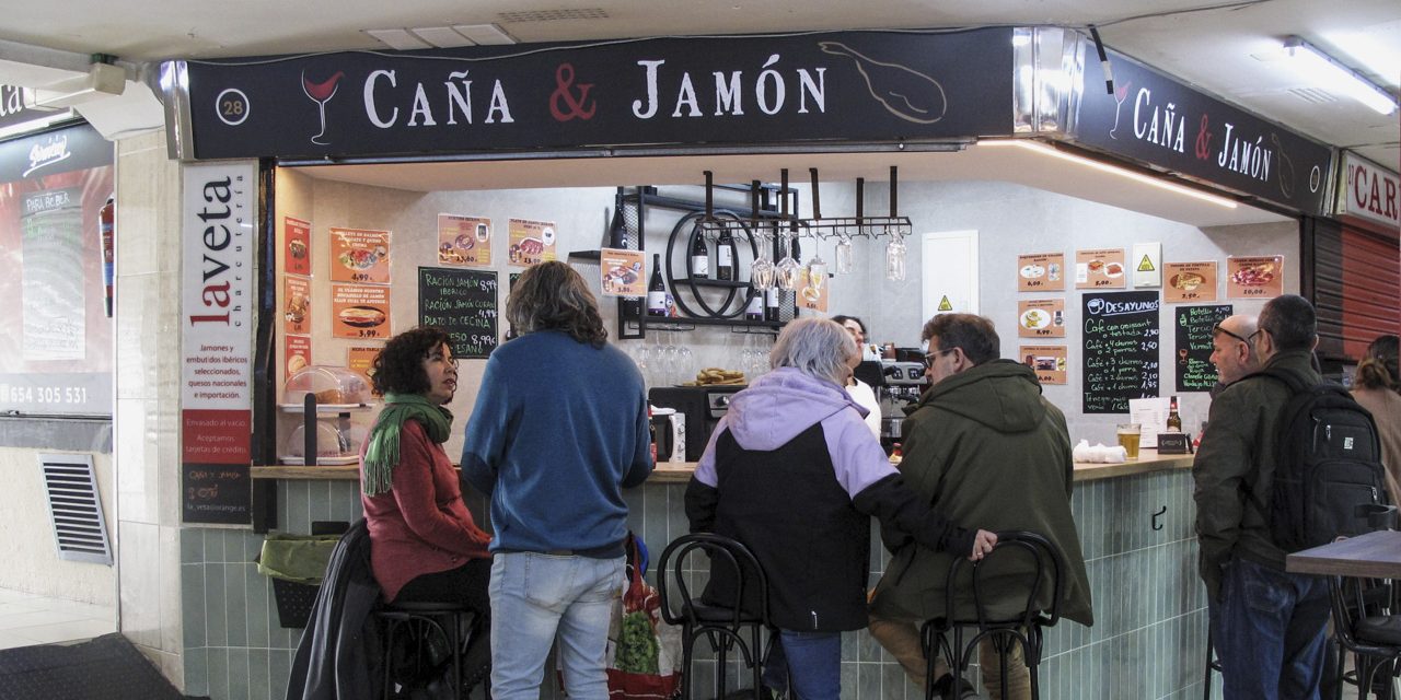 La calle Nápoles resurge de sus cenizas