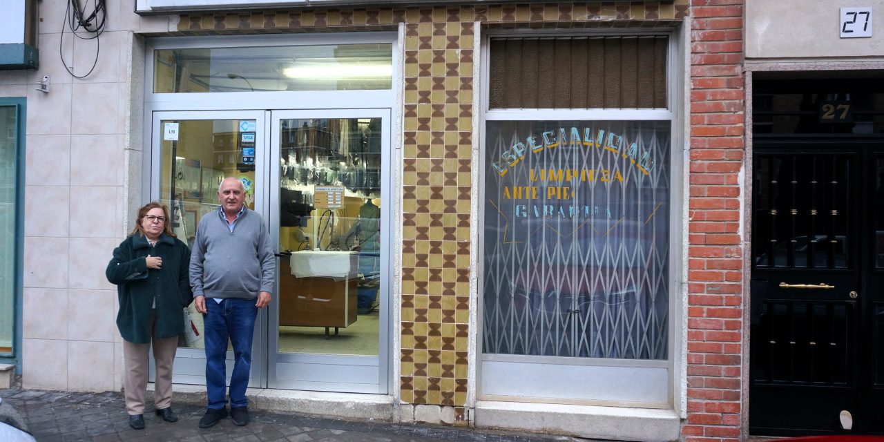 Tintorería París, cuatro décadas de un oficio que desaparece