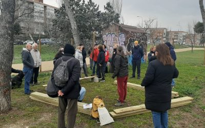 Taller de diseño y montaje de bancales del huerto comunitario AV La Unión de Hortaleza