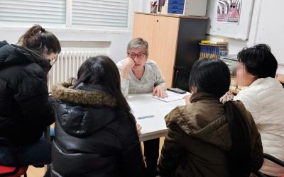 La Soci de Manoteras estrena un aula de español para inmigrantes