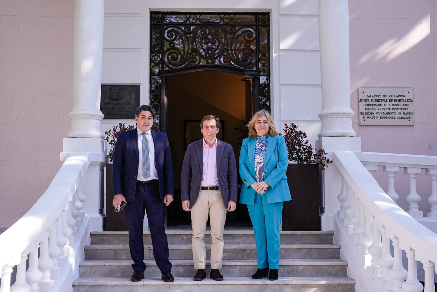 1.Almeida con Sanz y Perez en el 75 aniversario de Hortaleza 1496x1000 1