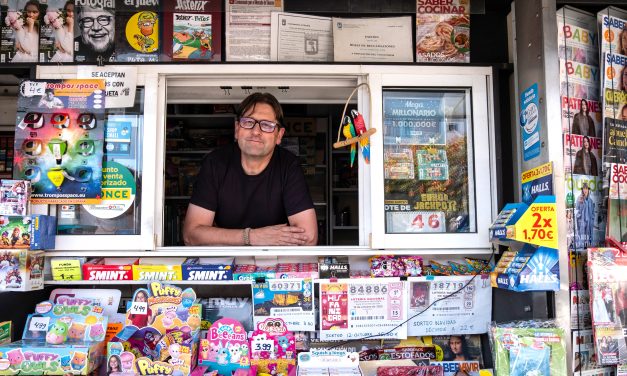 Apenas una docena de quioscos de prensa resisten en todo el distrito de Hortaleza