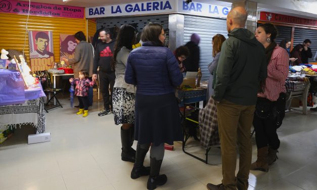 Un rastrillo solidario en el Mercado Tradicional de Nápoles