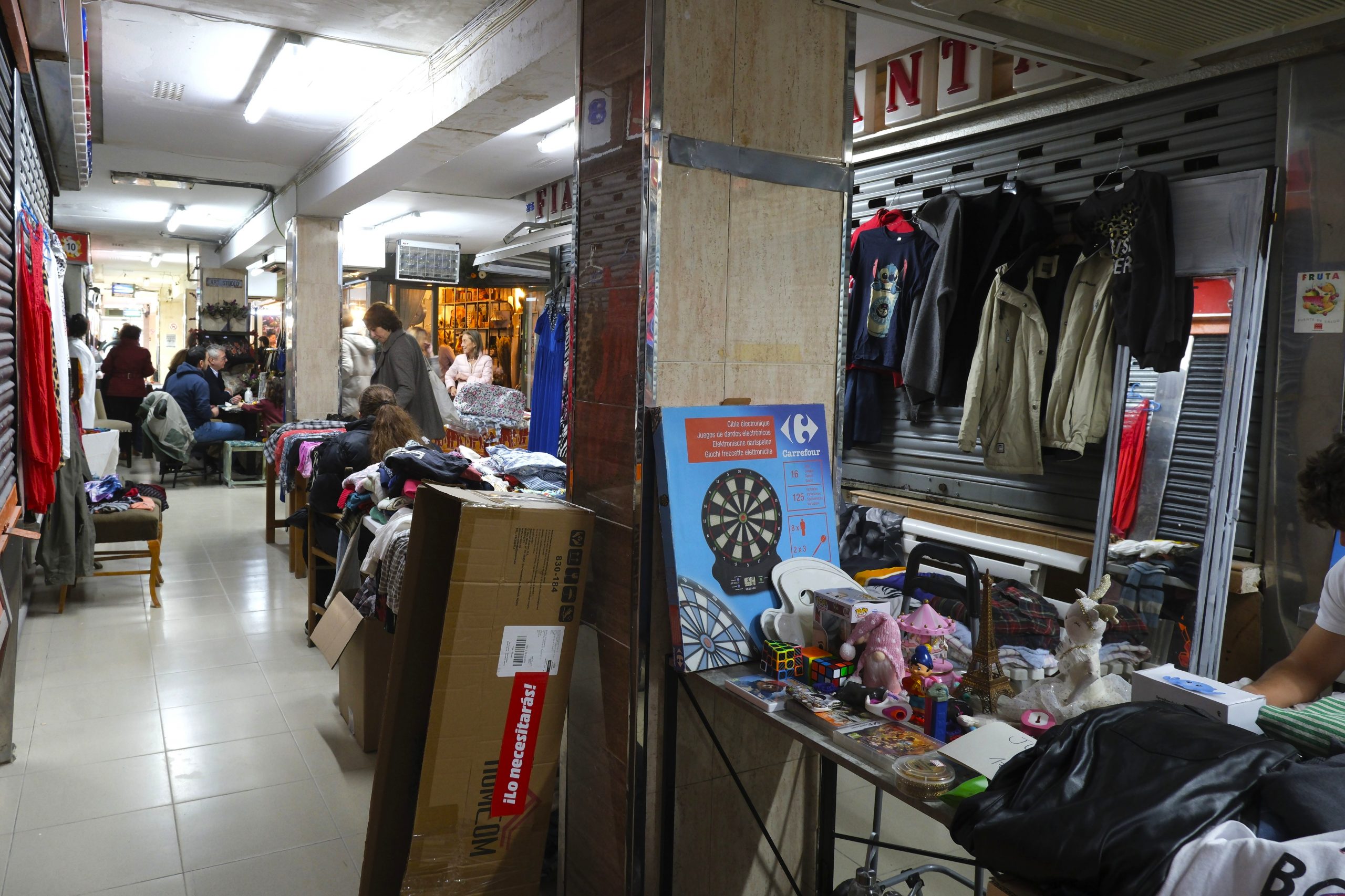 rastrillo solidario Mercado Tradicional de Nápoles 