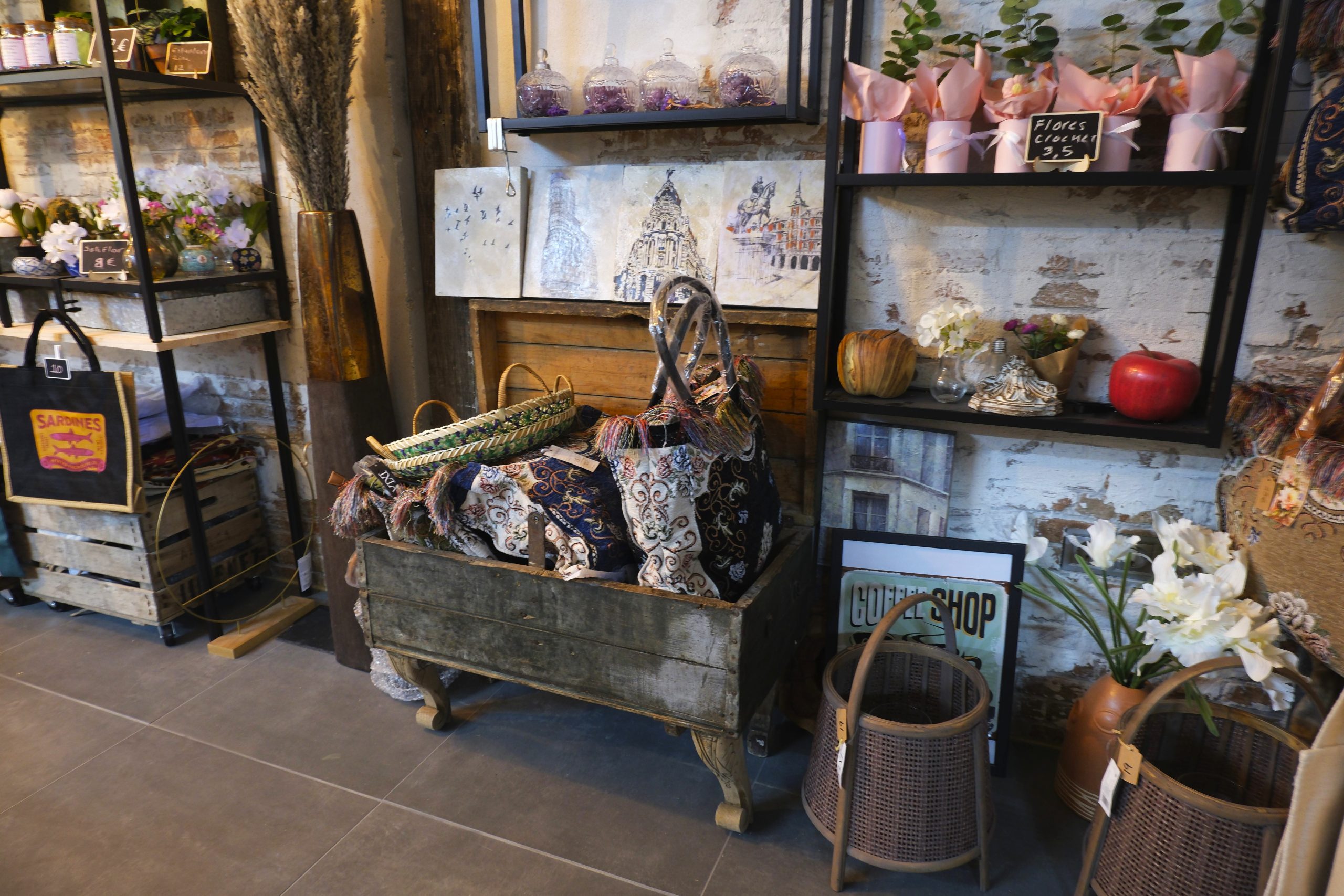 rastrillo solidario Mercado Tradicional de Nápoles 