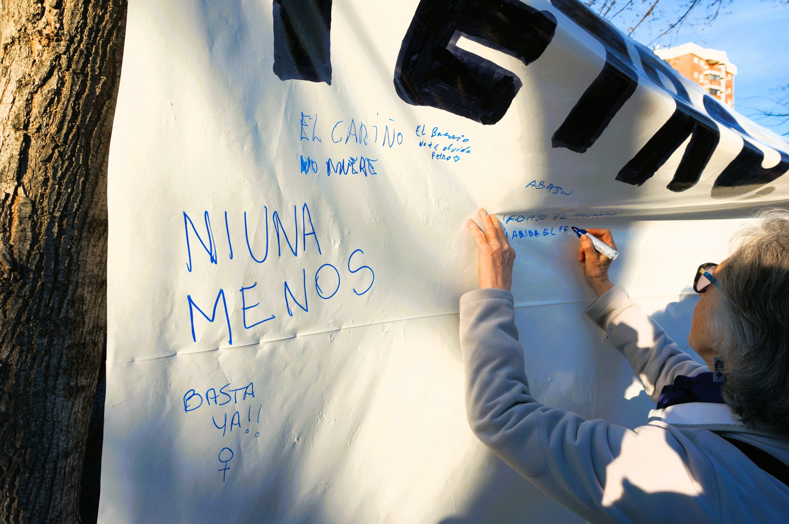 Hortaleza recuerda a Petro, vecina asesinada por su expareja 2 DSC09774J scaled