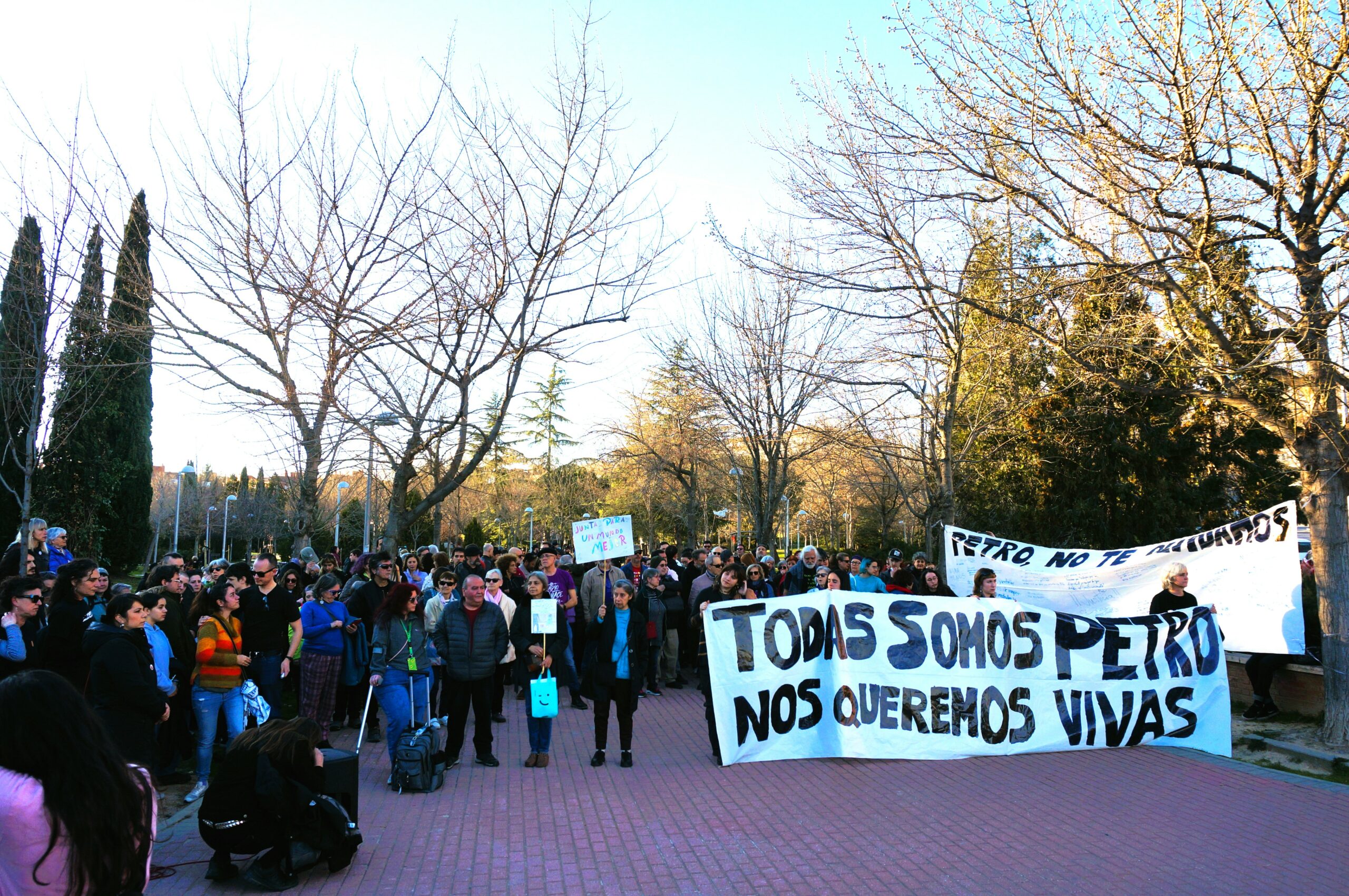 Hortaleza recuerda a Petro, vecina asesinada por su expareja 3 DSC09780M scaled